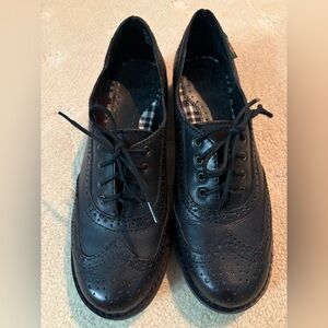 G.H. Bass & Co. Black Leather Flats